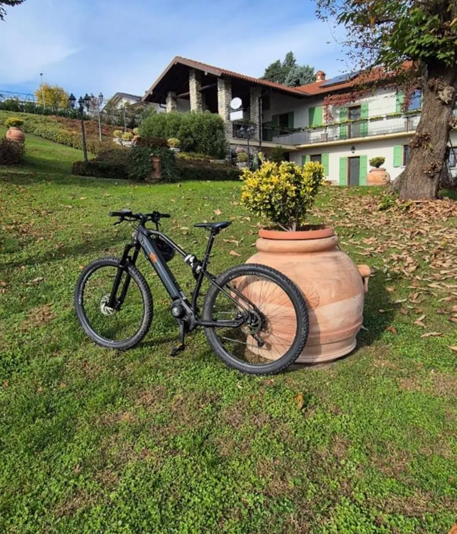 Casale Raffaello B&B Como Albese Con Cassano