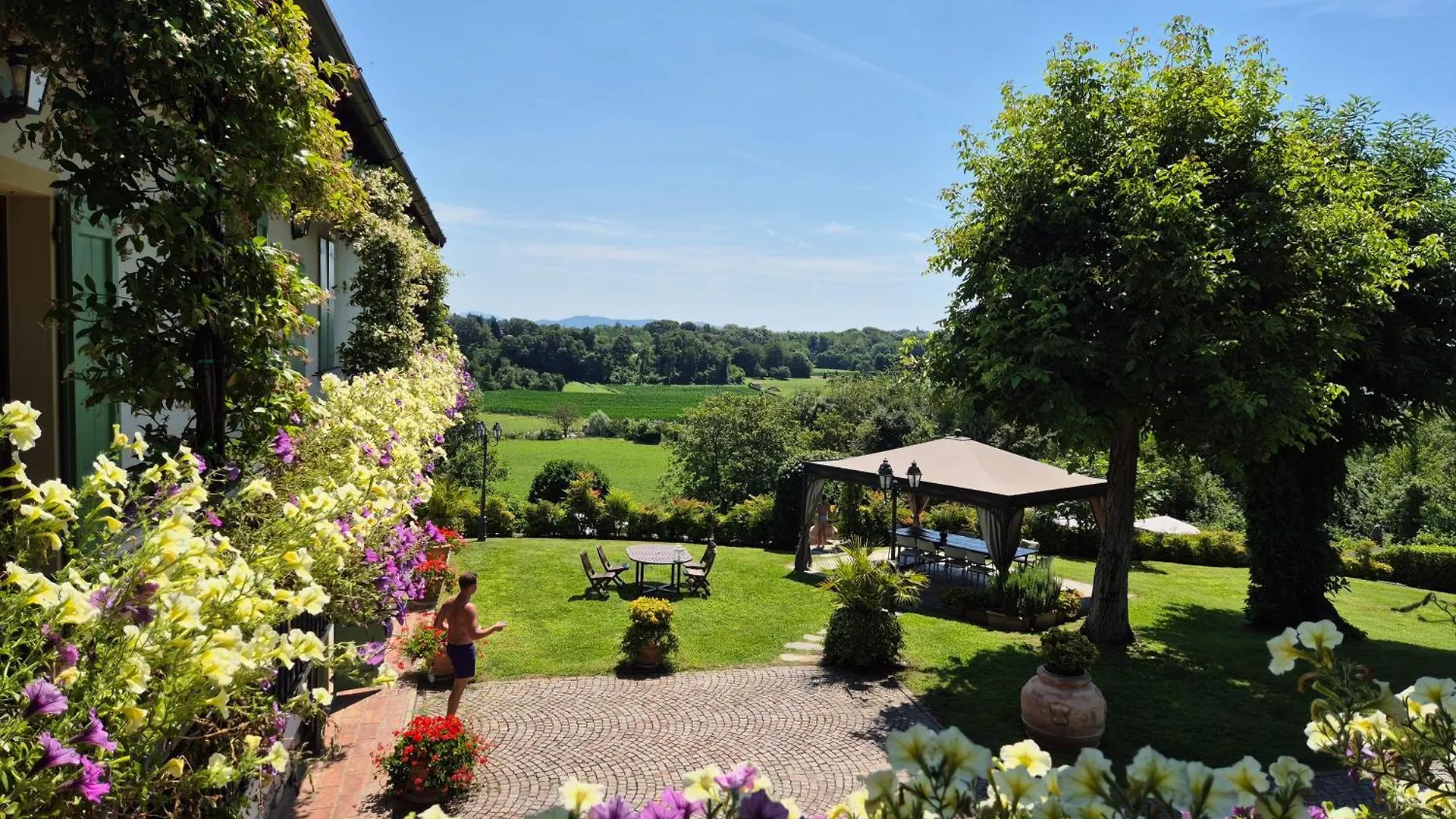 Casale Raffaello B&B Como Albese Con Cassano Bed & Breakfast